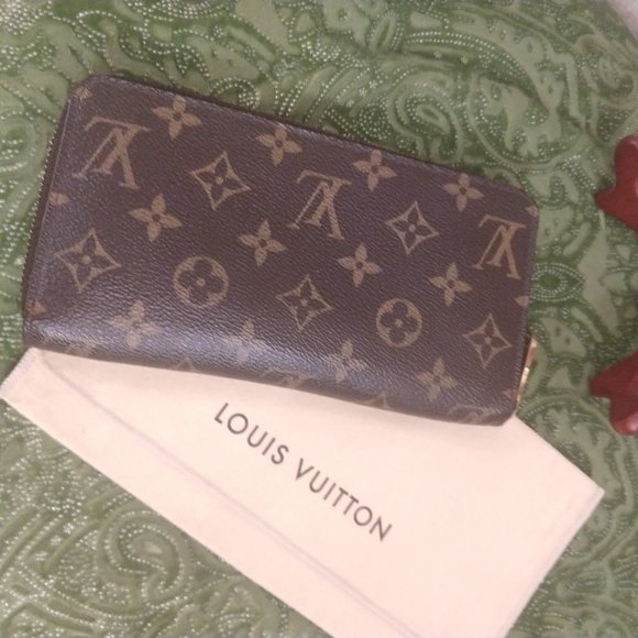 Louis Vuitton Zippy Monogram Wallet - Picture 4 of 16